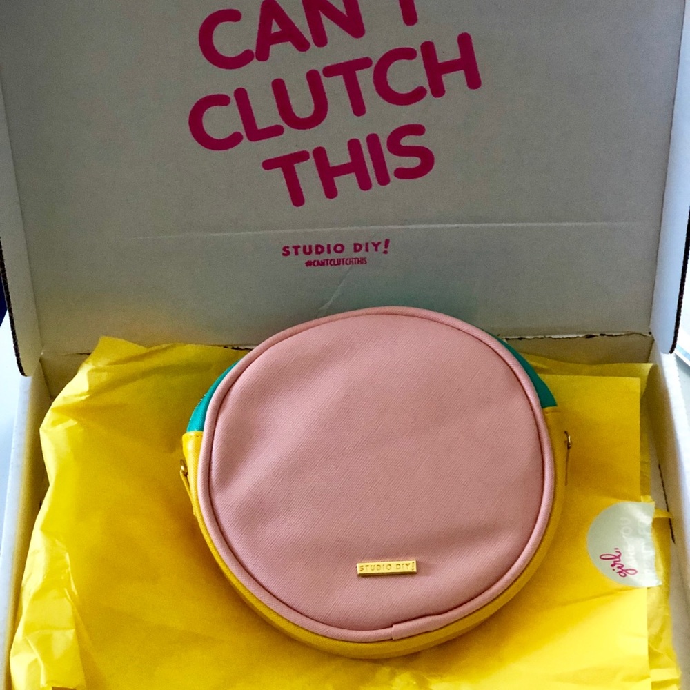 Shop Studio DIY clutch Can’t Clutch This